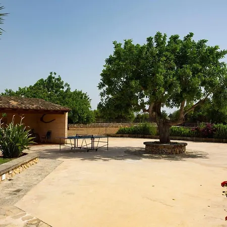 Dom wakacyjny Gemuetliche Kleine Ferienfinca Mit Pool *