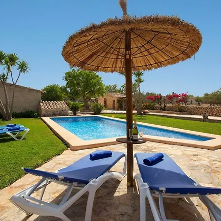 Dom wakacyjny Gemuetliche Kleine Ferienfinca Mit Pool